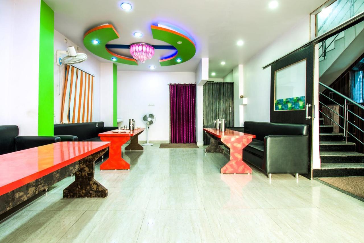 Oyo 14993 Rp Palace Danapur Esterno foto